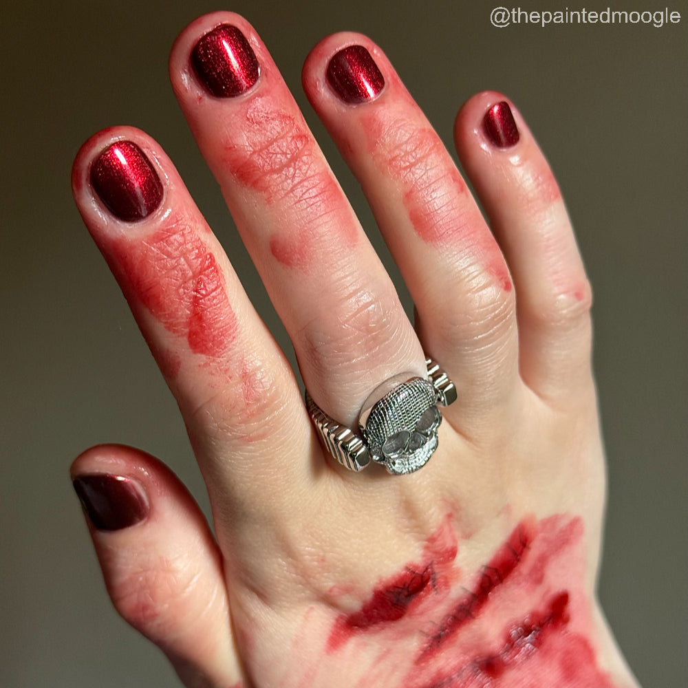 [TW] Content depicts simulated blood.