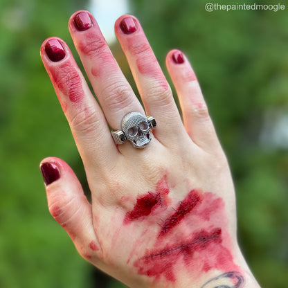 [TW] Content depicts simulated blood.