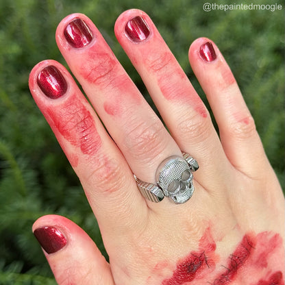 [TW] Content depicts simulated blood.