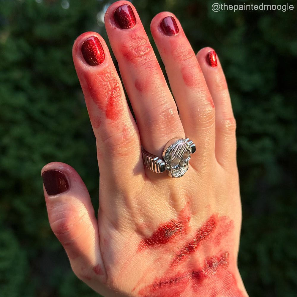 [TW] Content depicts simulated blood.