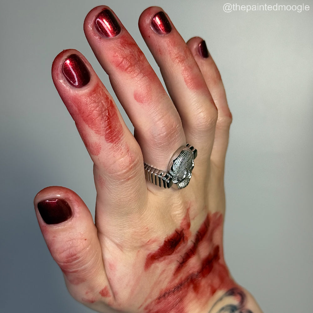 [TW] Content depicts simulated blood.
